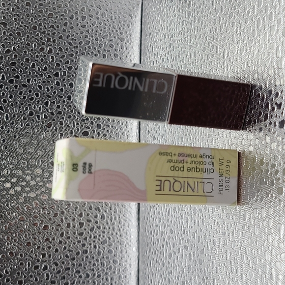 Clinique - Picture 2 of 4